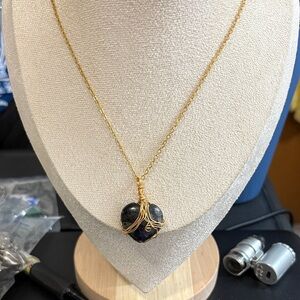 Elegant Gold and Black Pendant Necklace